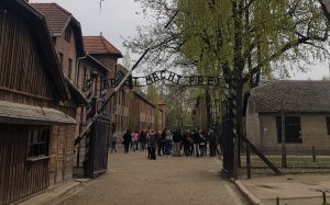 photo of the entrance gate to Auschwitz I and the inscription Arbeit macht Frei